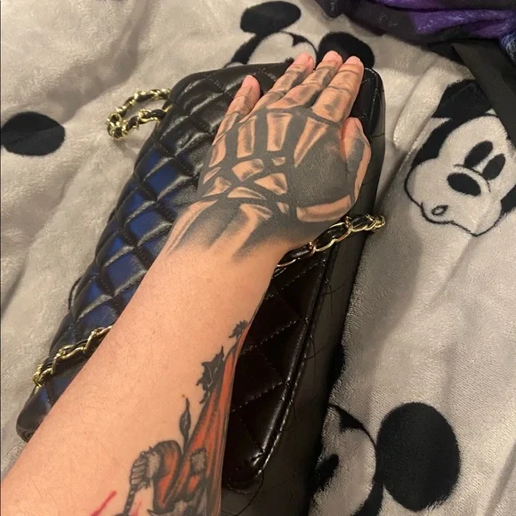 Elegant Black Quilted w/gold /hardware Chain Shoulder Bag - Picture 5 of 16